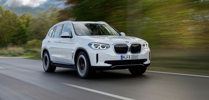 BMW: Προχωρά σε προσαρμογή της παραγωγής σε εργοστάσια στο Ηνωμένο Βασίλειο και στη Γερμανία