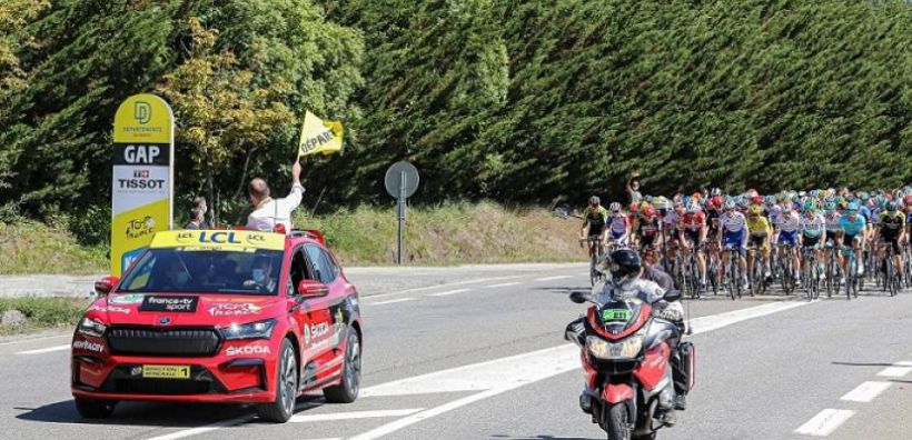 Το SKODA ENYAQ iV εξηλεκτρίζει το Tour de France