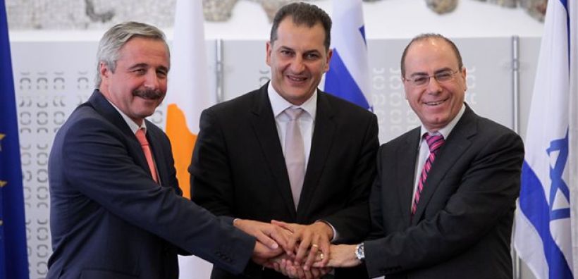 Με τον Μάρος Σέφκοβιτς συναντώνται σήμερα Μανιάτης, Λακκοτρύπης