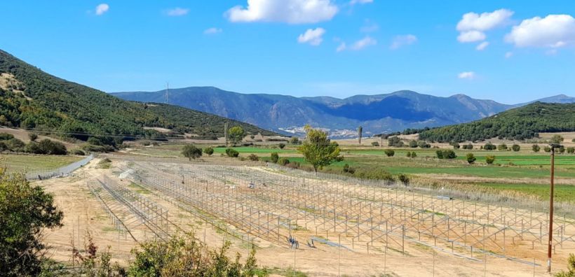 Σε εξέλιξη βρίσκονται οι εργασίες εγκατάστασης φωτοβολταϊκών συστημάτων στην κτηματική περιοχή του Τρανοβάλτου