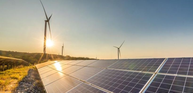 IEA: Εφικτός ο στόχος του 2030 για τριπλασιασμό των ΑΠΕ - Οι απαιτήσεις για τα δίκτυα και την αποθήκευση