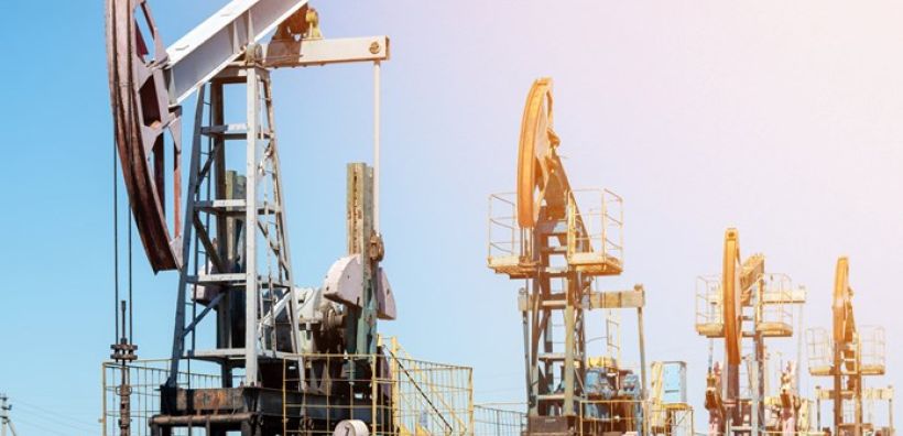 «Έπεσε» κάτω από τα 60 δολάρια το brent μετά από μήνες, εν μέσω προσδοκιών μιας συμφωνίας για την Ουκρανία