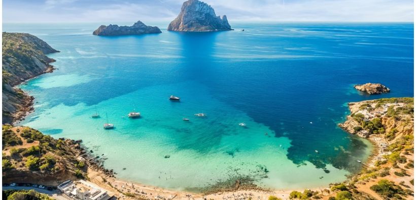 Ισπανία: Τρεις παραλίες έκλεισαν εξαιτίας μιας πετρελαιοκηλίδας
