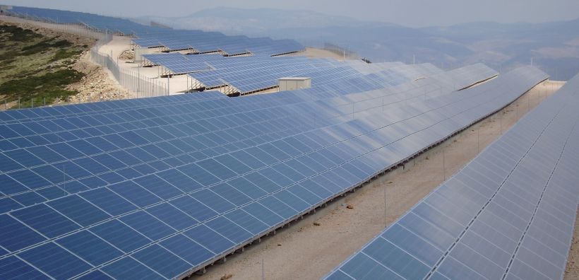 Παγώνει η υποβολή νέων αιτήσεων για φ/β επί εδάφους