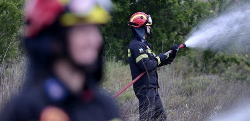 Σε εξέλιξη πυρκαγιά στον Άγιο Νεκτάριο της Σάμου