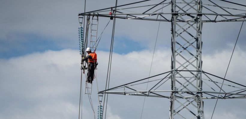 Στα χαρτιά παραμένει ο επιμερισμός 50-50 στα κόστη σύνδεσης έργων ΑΠΕ στο ΕΣΜΗΕ – Αναζητείται ενιαίο κοστολόγιο και ρύθμιση ΥΠΕΝ για να ισχύσει