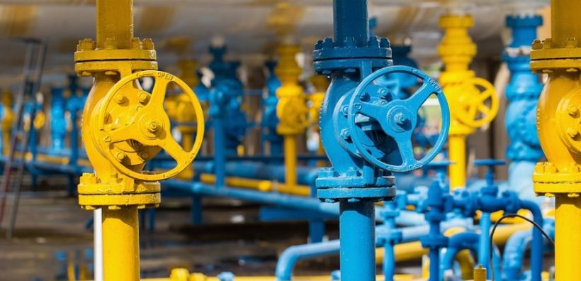 ΙΕΑ: Η στροφή από τα συμβόλαια oil προς την "φυσική τιμολόγηση" του αερίου απέφερε στην Ε.Ε. περισσότερα από ό,τι της στοιχίζει τώρα