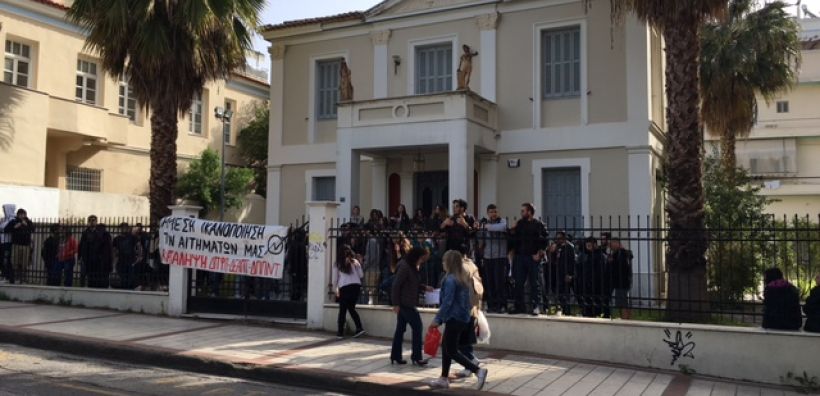 Κατάληψη της ΔΕΗ Αγρινίου απο φοιτητές