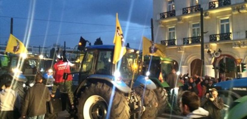 Έφτασαν στο Σύνταγμα οι αγρότες