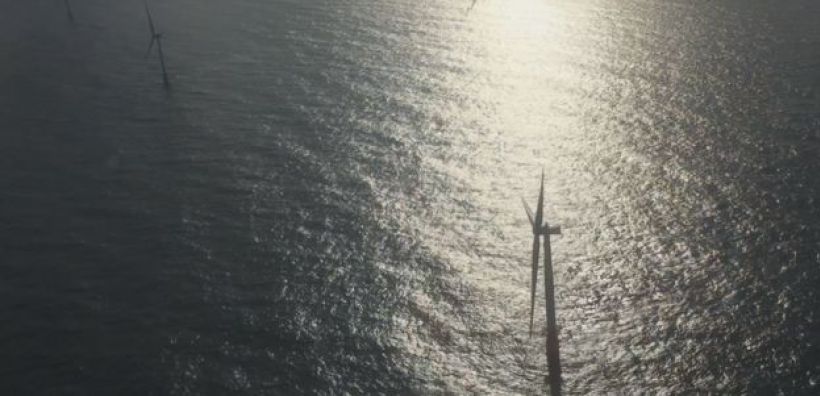 Άρχισε να τροφοδοτεί το ηλεκτρικό δίκτυο της Σκωτίας το πρώτο πλωτό αιολικό πάρκο