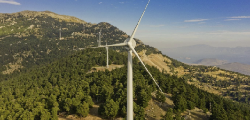 Ενδιάμεσους δεσμευτικούς στόχους για νέα αιολικά πάρκα την διετία 2024-2026 προτείνει η Κομισιόν – Η αναφορά για τα ΕΣΕΚ και η ανάγκη «συμπληρώσεων»