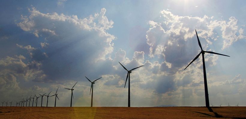 Σε συμφωνία τα ΗΑΕ με την Αίγυπτο για ανάπτυξη γιγάντιου αιολικού πάρκου