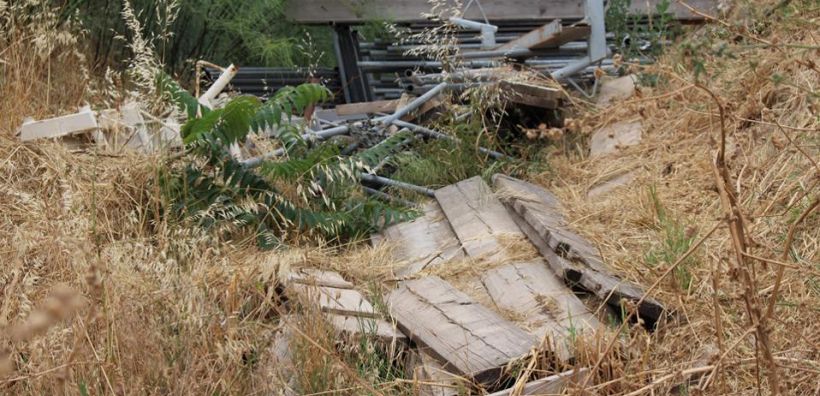 Μπάζα στις πλαγιές του Ιερού Βράχου