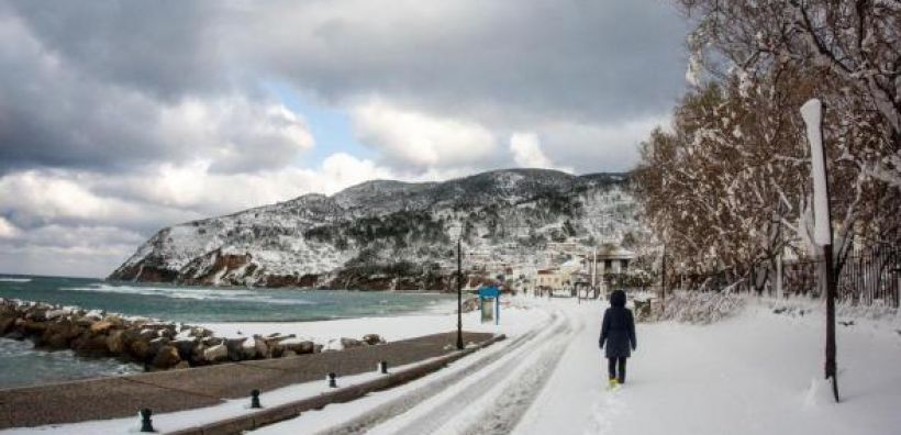 Στο έλεος του χιονιά η Αλόννησος και η Σκόπελος με προβλήματα ηλεκτροδότησης