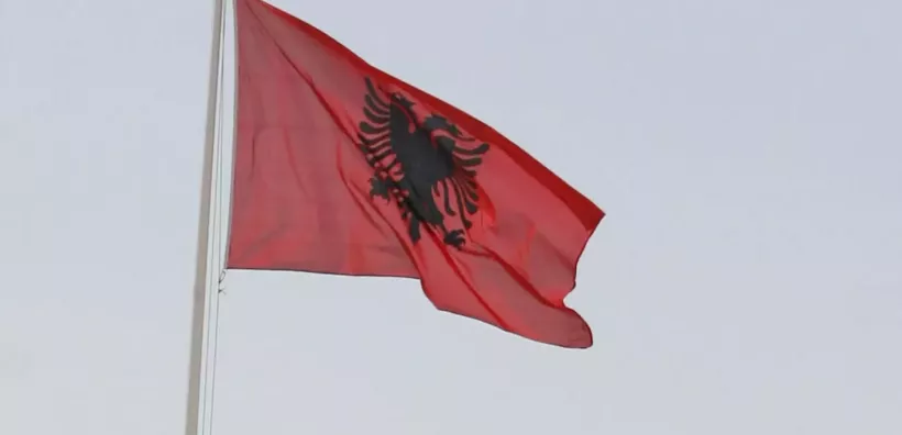 Fast-track διαδικασίες για συμβάσεις προμήθειας ηλεκτρικής ενέργειας σε εποχιακές επιχειρήσεις υιοθετεί η Αλβανία