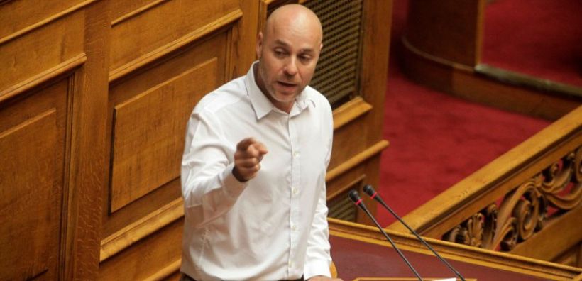 Αμυράς: Αφού έχουμε υπερεπάρκεια ισχύος, γιατί πληρώνουμε τις βιομηχανίες να κατεβάσουν γενικούς;