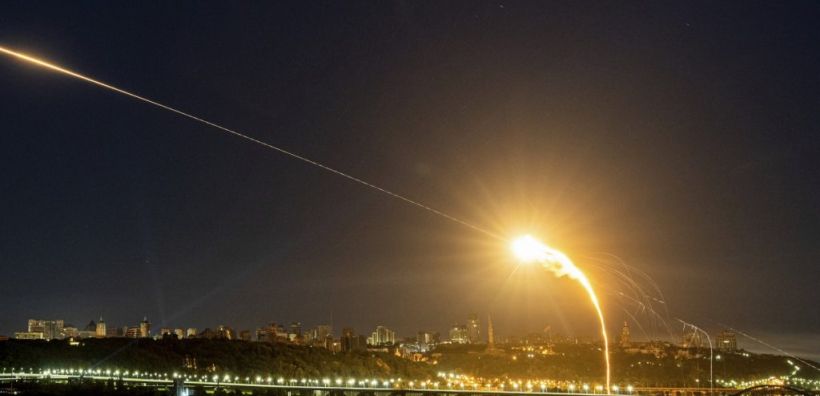 Ρωσική βάση 300 χιλιόμετρα από τα σύνορα χτύπησε η Ουκρανία