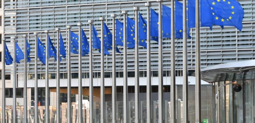 Η Κομισιόν ετοιμάζει Λευκή Βίβλο το 2025 για τη μεταρρύθμιση της αγοράς ηλεκτρικής ενέργειας