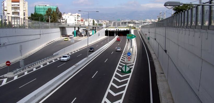 Εγκατέλειψαν 10 τόνους απόβλητα στην Αττική Οδό