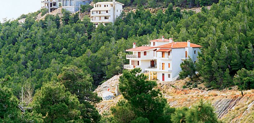 ΥΠΕΝ: Διαγωνισμός για την κατεδάφιση αυθαιρέτων στο παραλιακό μέτωπο Αθηνών-Σουνίου
