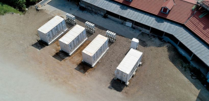 ENGAIA: Το μεγαλύτερο grid-forming σύστημα αποθήκευσης στην Ελλάδα τέθηκε σε λειτουργία