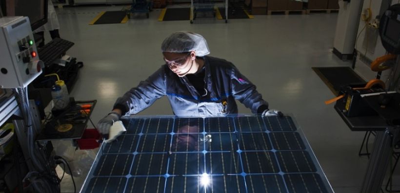 Η SolarWorld κατασκεύασε το πρώτο διπλής όψης φωτοβολταϊκό στις ΗΠΑ