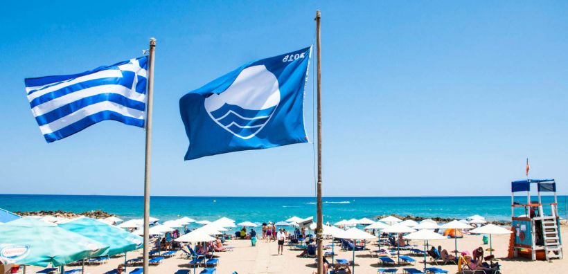 Δώδεκα ελληνικές παραλίες έχασαν τη «Γαλάζια Σημαία»
