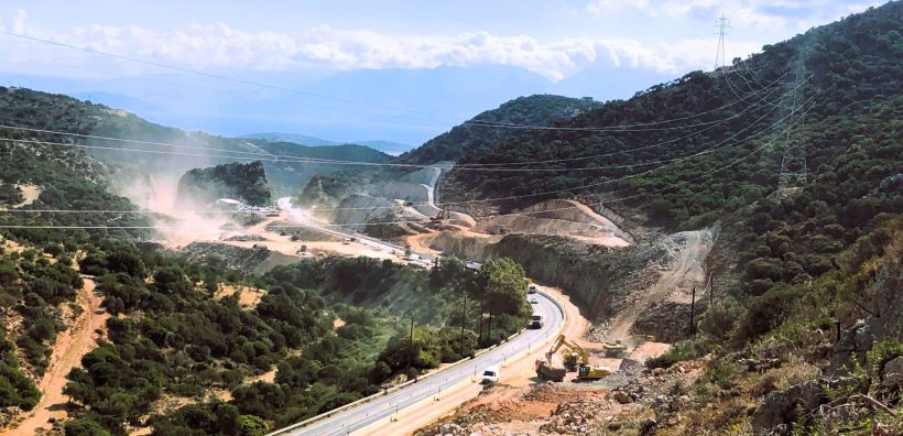 ΑΚΤΩΡ – Intrakat: Σε πλήρη εξέλιξη βρίσκονται οι εργασίες στα δύο μεγάλα οδικά έργα του Βόρειου Οδικού Άξονα Κρήτης (ΒΟΑΚ)
