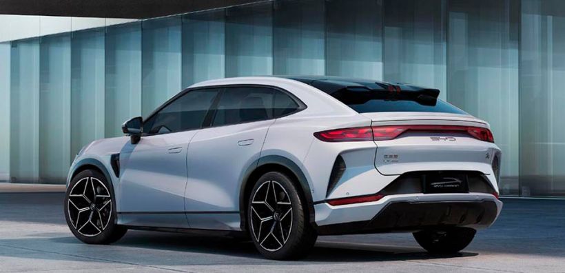 Προσπέρασε την Tesla η BYD το 2025