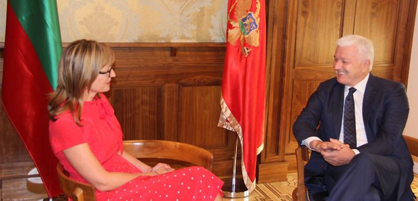 Για ενεργειακές επενδύσεις συζήτησε η ΥΠΕΞ της Βουλγαρίας στο Μαυροβούνιο