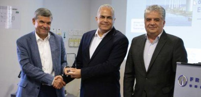 Τιμητικό βραβείο στον Πρόεδρο της ΡΑΕΚ για το συγγραφικό έργο του στα ενεργειακά