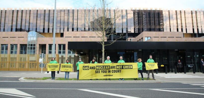 Η Greenpeace μηνύει την Ευρωπαϊκή Επιτροπή ζητώντας να μπει τέλος στο “πράσινο ξέπλυμα” του αερίου και των πυρηνικών