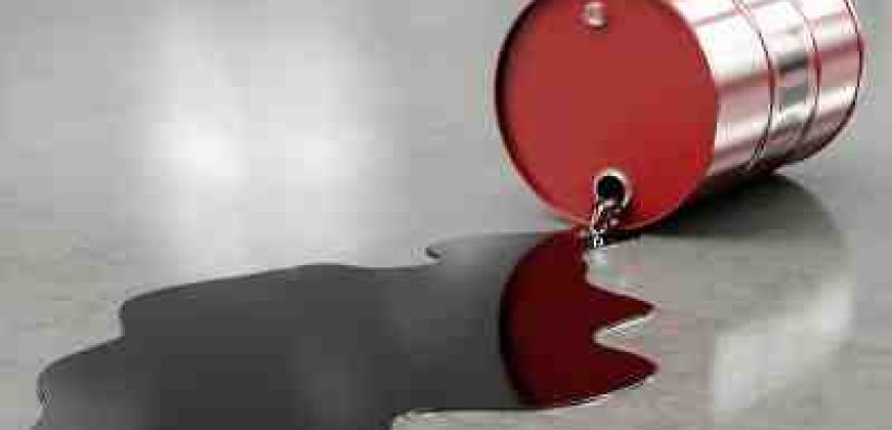 Στα χαμηλότερα επίπεδα 6,5 ετών οι τιμές του πετρελαίου