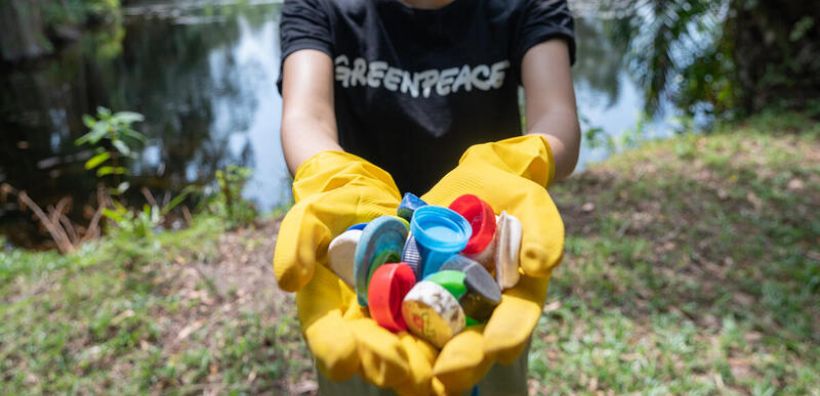 Ανάλυση Greenpeace: Η ΕΕ επιδιώκει να αυξήσει την εμπορία πλαστικών μιας χρήσης