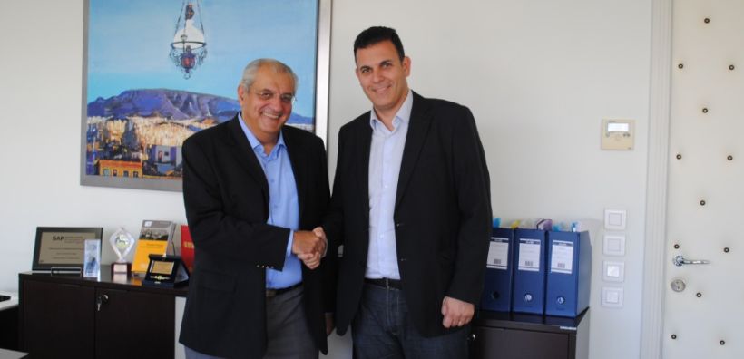 Συνεργασία ΔΕΔΔΗΕ με την Περιφέρεια Αττικής για την εγκατάσταση 120 σταθμών φόρτισης ηλεκτρικών οχημάτων