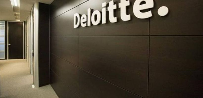 Η Deloitte προσφέρει 20 φορεία στο νοσοκομείο "Ευαγγελισμός"