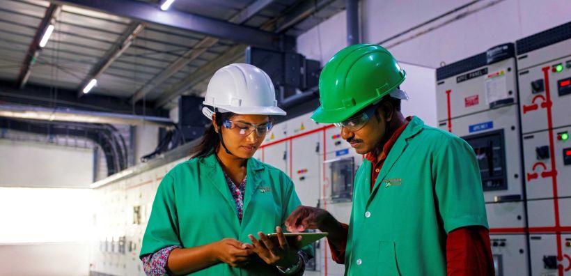 Schneider Electric: Η ψηφιοποίηση δημιουργεί νέες θέσεις εργασίας στον τομέα της τεχνολογίας στις βιομηχανίες