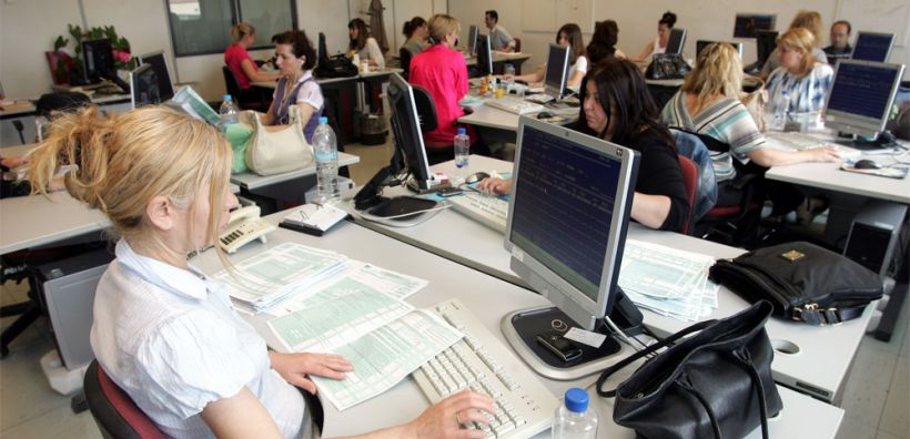Απαγόρευση προσλήψεων συγγενών ως μετακλητών 