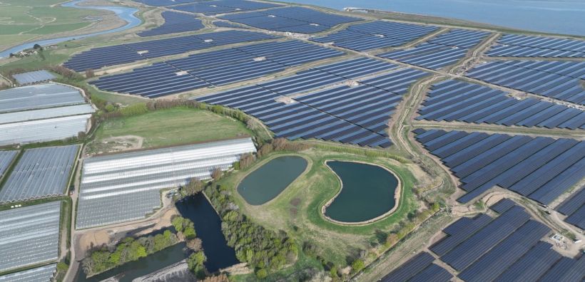 Ην. Βασίλειο: Νέα φωτοβολταϊκά 621 MW εγκαταστάθηκαν το α' εξάμηνο - Σε λειτουργία το μεγαλύτερο πάρκο της χώρας 