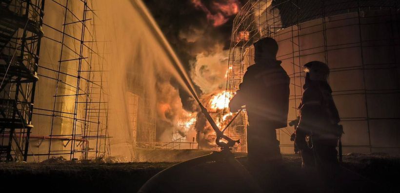 Μεγάλη πυρκαγιά σε διυλιστήριο της Rosneft έπειτα από επίθεση ουκρανικών drones