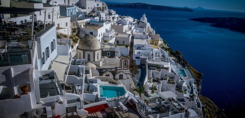 Τι έδειξαν οι έλεγχοι του ΥΠΕΝ σε Μύκονο και Σαντορίνη