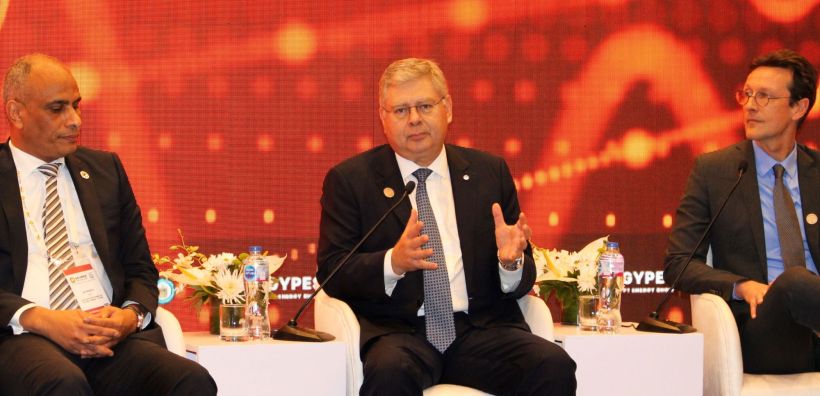 Σιάμισιης: Aνταγωνιστικο μειονέκτημα για τις εταιρείες διύλισης στην Ευρώπη λόγω υψηλού κόστους