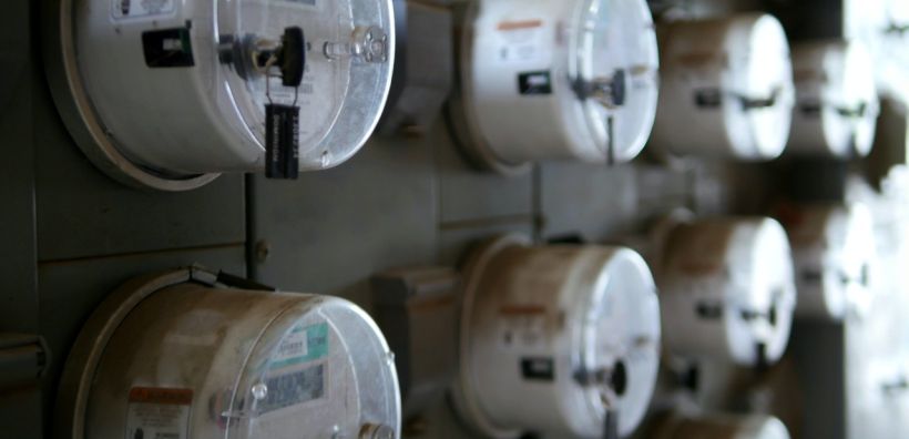 Με πολύ αργούς ρυθμούς η επέκταση των δυναμικών τιμολογίων - Παραμένει υψηλό το ρίσκο έκθεσης στις διακυμάνσεις της αγοράς για τα νοικοκυριά