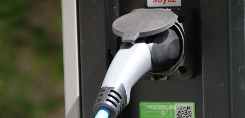 Υψηλά περιβαλλοντικά πρότυπα για μπαταρίες ηλεκτρικών αυτοκινήτων θεσμοθετεί η ΕΕ