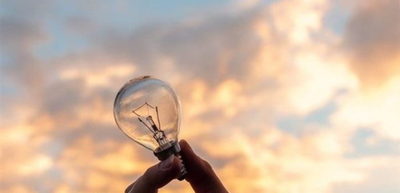 Βρετανία: Σχεδόν το 60% δυσκολεύεται να πληρώσει τους λογαριασμούς του