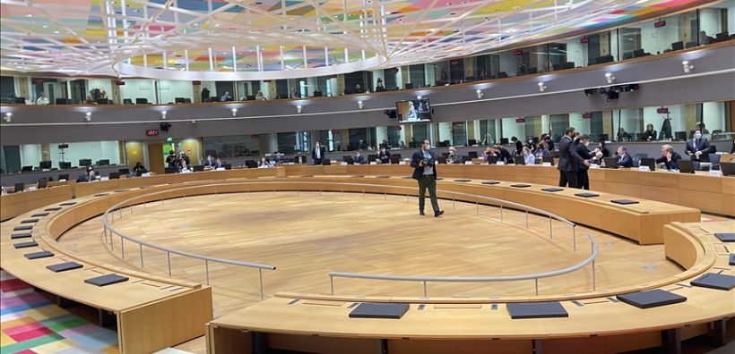 Στο σημερινό συμβούλιο υπουργών η σκυτάλη από τη Σύνοδο Κορυφής – Το στοίχημα του Νότου για πλαφόν πέριξ των 200 ευρώ