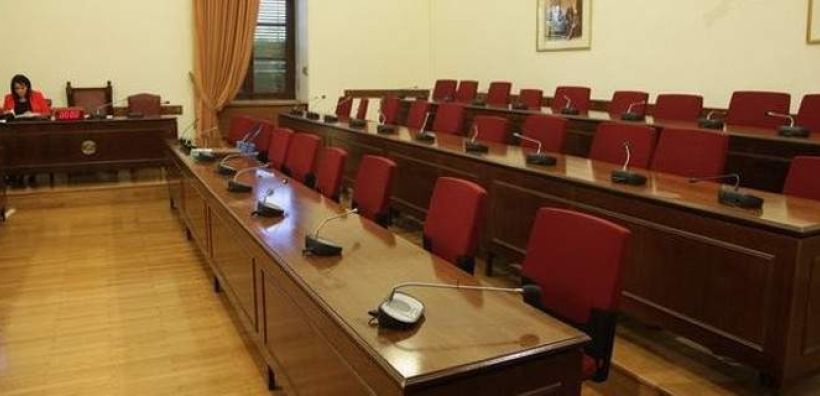 Δεκτοί από την επιτροπή θεσμών οι τέσσερις υποψήφιοι για τη ΡΑΕ