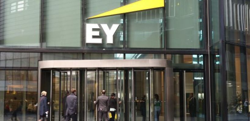 EY: Προτεραιότητα η θέσπιση καναλιών καταγγελίας περιστατικών εταιρικής απάτης και άλλων οικονομικών εγκλημάτων