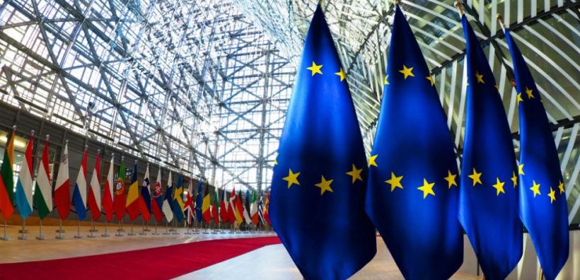 Κομισιόν: Επεμένει ότι το άνοιγμα λογαριασμών για πληρωμή σε ρούβλια συνιστά παραβίαση των κυρώσεων