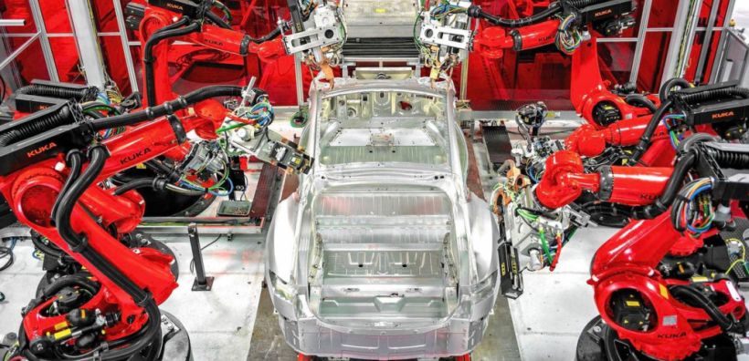 Προβλήματα και αντιφάσεις στο σίριαλ της Tesla - Γιατί ο Ίλον Μασκ αρχίζει να μοιάζει με τον... Χίτλερ